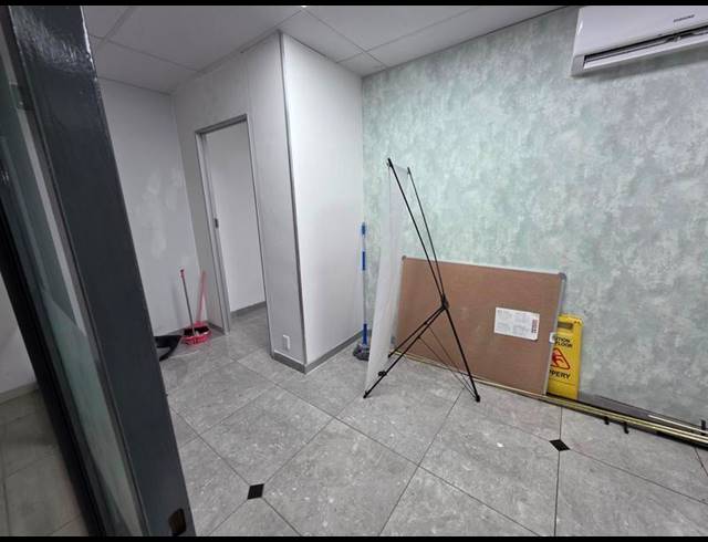 BUSINESS PROPERTY TO RENT IN LYNNWOOD GLEN